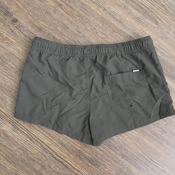 Vuori Lined Olive Patch Lined Shorts VW369 - Picture 4 of 4